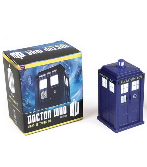 Doctor Who: Light-Up Tardis Kit - RICHARD DINNICK