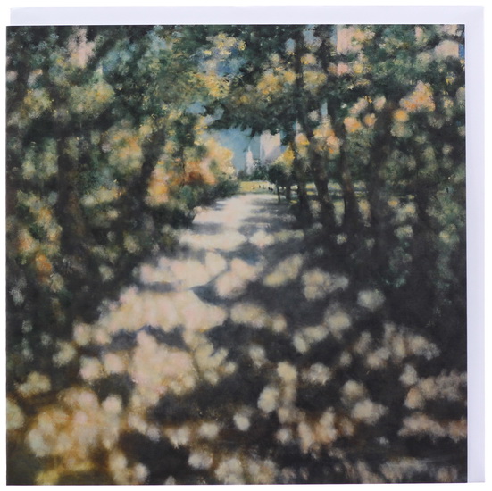 Allée d'arbres fleuris