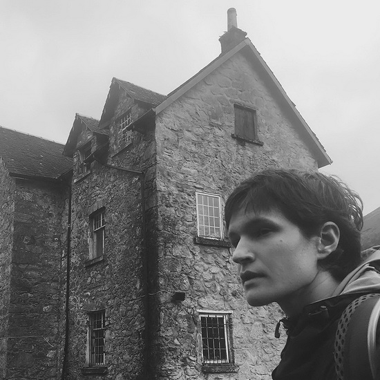 Abysskiss - ADRIANNE LENKER