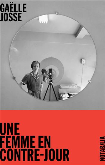 Une femme en contre-jour - GAËLLE JOSSE