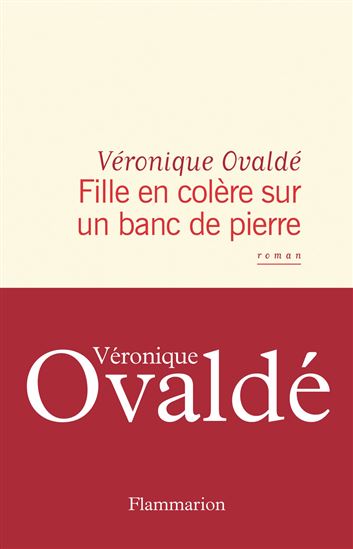 Fille en colère sur un banc de pierre - VÉRONIQUE OVALDÉ