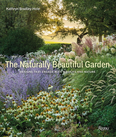 The Naturally Beautiful Garden: Designs That Engage with Wildlife and Nature - KATHRYN BRADLEY-HOLE