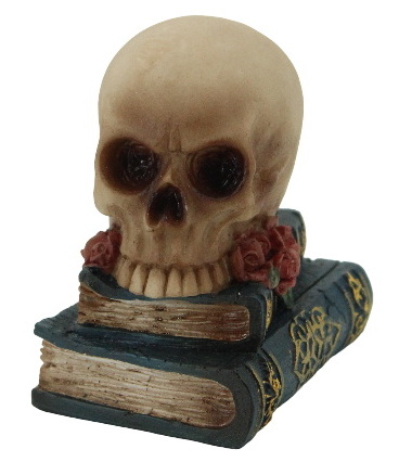 Figurine tête de mort sur livre