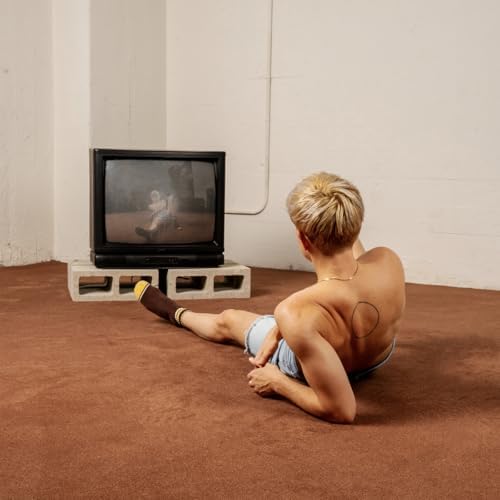 I'm A TV - MAE MARTIN