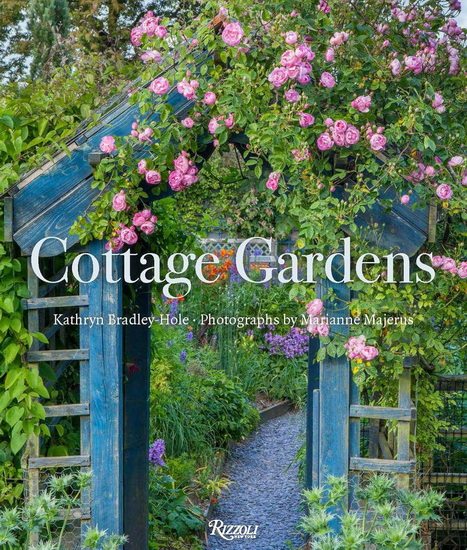 Cottage Gardens: Creating Year-round Beauty with Flowers, Herbs, Fruits, Edibles, and More - KATHRYN BRADLEY-HOLE - MARIANNE MAJERUS