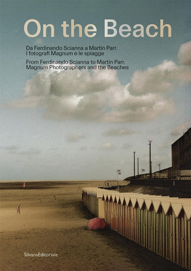 On the Beach: From Ferdinando Scianna to Martin Parr: Magnum Photographers and the Beaches - ANDREA HOLZHERR