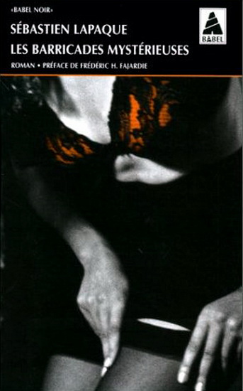 Les Barricades mystérieuses - SÉBASTIEN LAPAQUE
